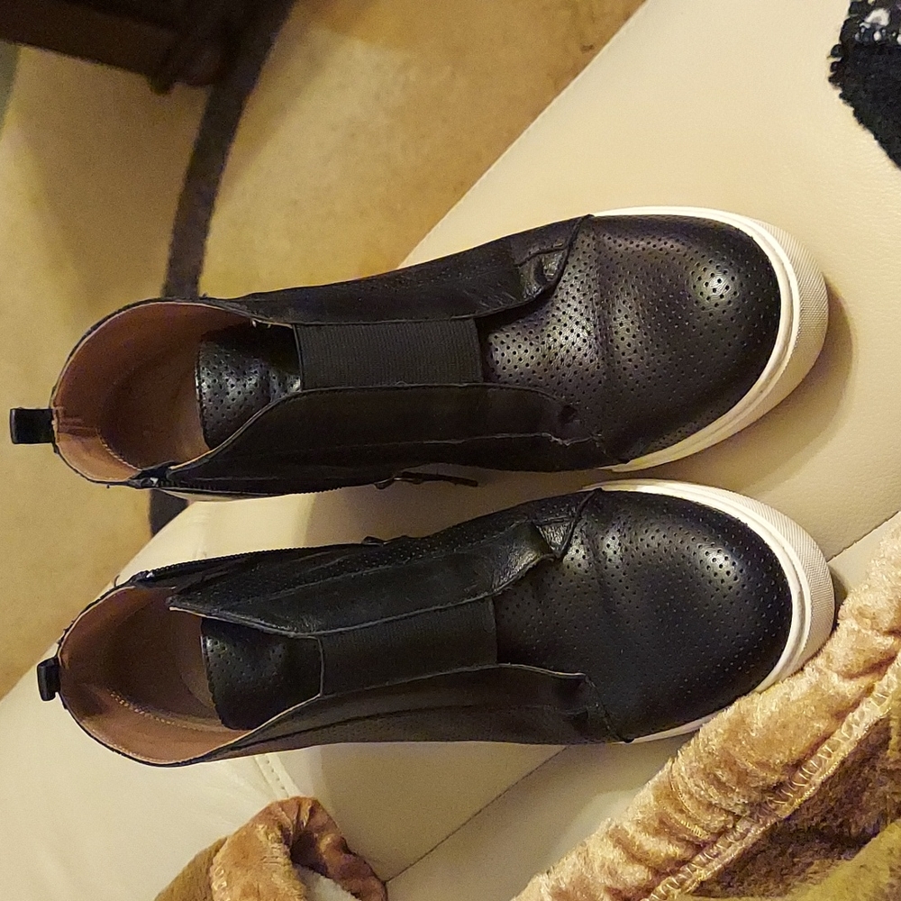 Womens Linea Paolo wedge shoe